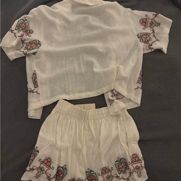 Embroidered White Women Shorts - Picture 2 of 2